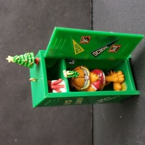 Enesco Garfield 1991-92  "Holiday Hideout" locker ornament